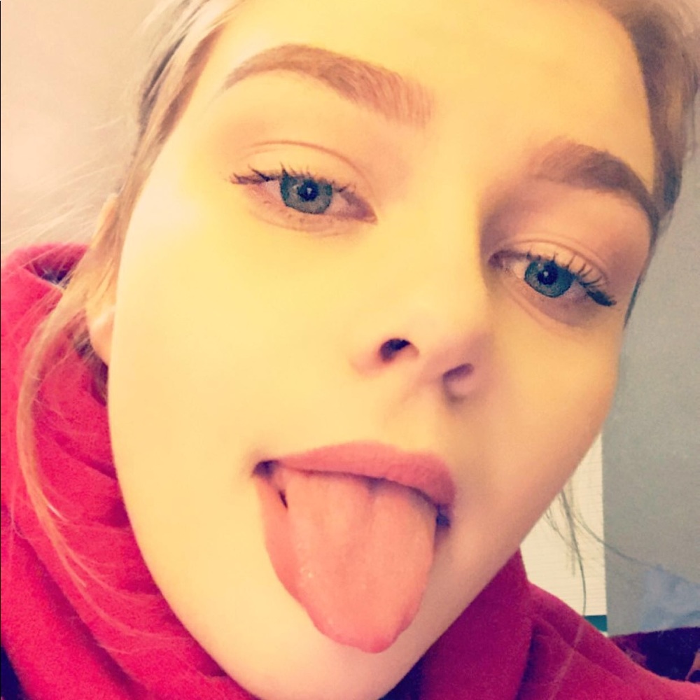 Meet your Posher, Riona